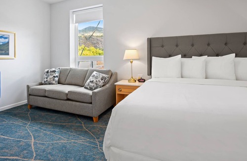 Trail Apartment | Premier Riverside King Room - Suite - 1 King