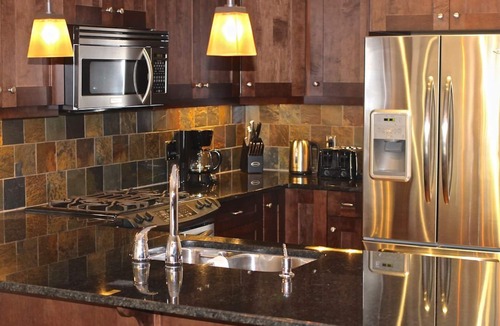 Canmore Condo | Premium penthouse in the heart of the Canadian Rockies! Walk to busy downtown.