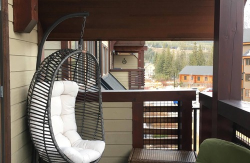 Canmore Condo | Premium penthouse in the heart of the Canadian Rockies! Walk to busy downtown.