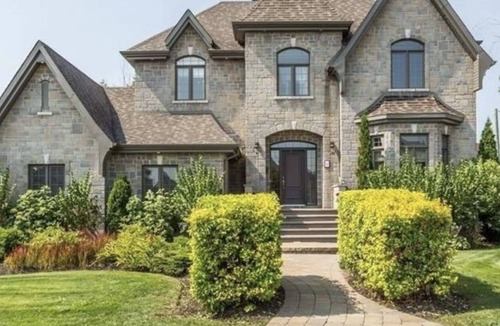 Blainville House | Prestigious 4BR home. Private backyard. Heated pool.