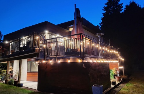 Cordova Bay House | Prestigious Location Desirable Executive Home, Very Large Clean Rental.