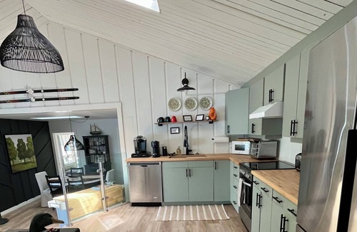 Georgian Bay Cottage | Pretty Cottage - newly renovated cottage on Six Mile Lake - Great swimming