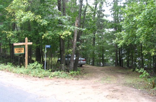 Lake of Bays Cottage | Pretty Muskoka cottage and deck close to lake. Fabulous SW View Sun all day