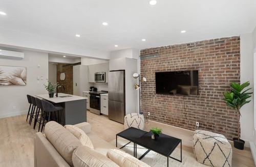 Cite Multimedia Apartment | "Prime 4-Guest Locale: Newly Renovated, Spacious"