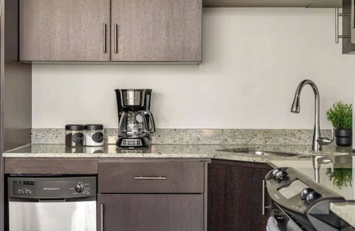 Beltline Condo | Prime Downtown - Luxury 2BD Condo + Free Parkingn