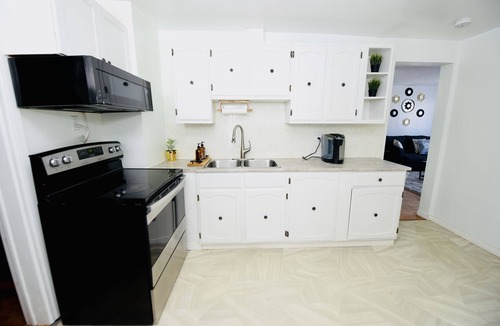 Kingston Apartment | Prime Location Duo Nest & Rest