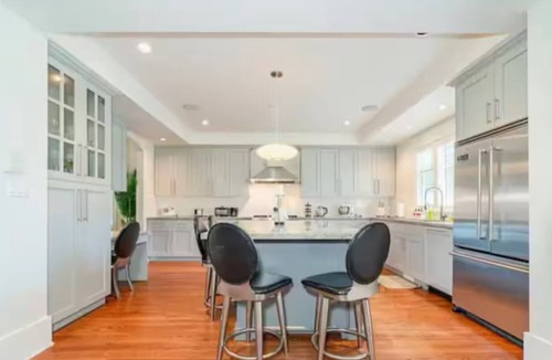Dunbar House | Prime Vancouver Elegant 6BR+4.5BA Villa | Sleeps 14 | 2-Yr Host w/5★ Reviews