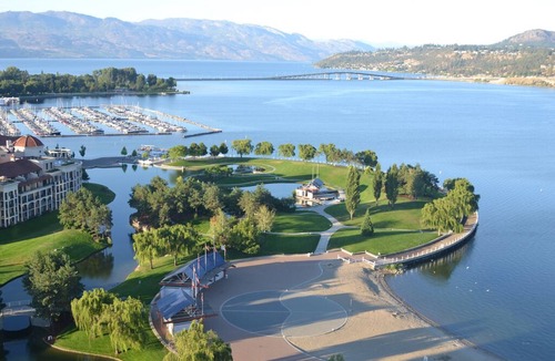 Kelowna Central Business District House | PRIMO ENTERTAINERS DELIGHT - Family home with pool and hot tub