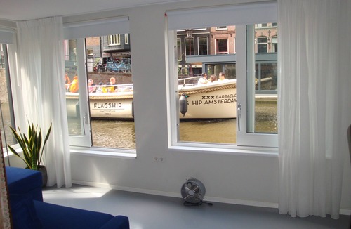 De Weteringschans Boat Rental | Prinsenboat Studio, house boat on the 17th centuary Prinsengracht of Amsterdam