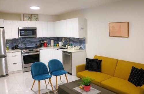Guildford House | Pristine 3 Beds 2 Washroom Guest Suite