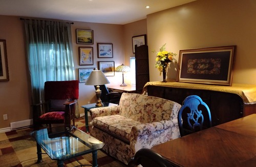 Maces Bay Apartment | Private 1 Bdrm - 1 Bath Garden Level Oceanside Apartment