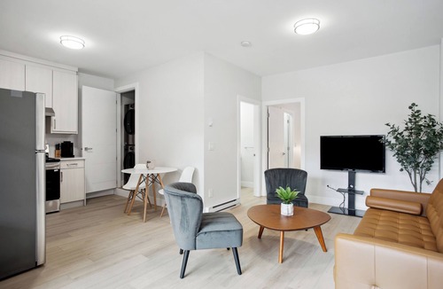 Central Lonsdale House | Private 1BR Suite, New Build, 2 Guests, No Smoking