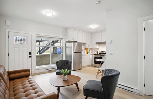 Central Lonsdale House | Private 1BR Suite, New Build, 2 Guests, No Smoking