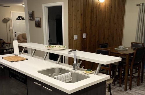 East Kootenay House | Private 3 bedroom house, pet friendly, in the heart of the mountains w/hot tub!