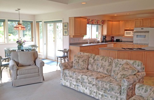 Mill Bay House | Private 3 Bedroom Ocean View Home, Cowichan Valley