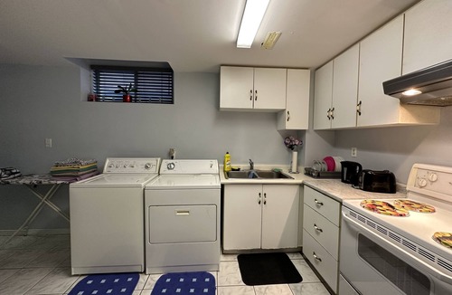 Central Erin Mills House | PRIVATE 5* APARTMENT WITH 1 FREE PARKING - FULLY FURNISHED