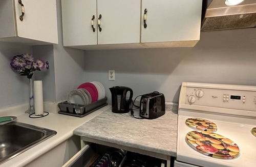 Central Erin Mills House | PRIVATE 5* APARTMENT WITH 1 FREE PARKING - FULLY FURNISHED