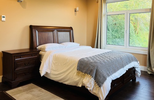 Lower Sumas Mountain House | Private 6 bedroom home with pool & hot tub