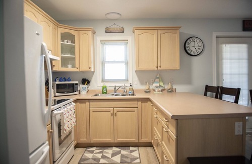 Amherstburg House | Private 800 sq ft Luxurious apartment/separate entrance.