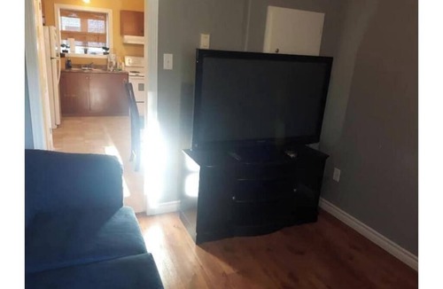Terra Nova Apartment | Private and cozy one bedroom sanctuary few minutes from the Airport