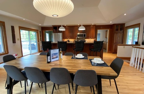 Wellington House | Private Beach, Hot Tub, A Vacay to Remember!