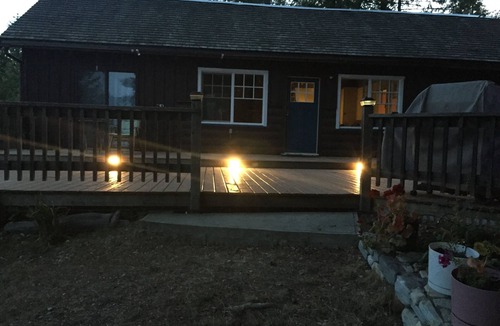Balfour House | Private Beachfront Cottage on Kootenay Lake