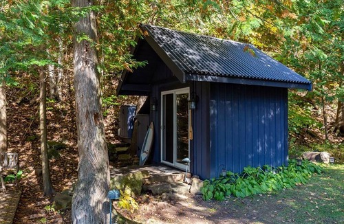 Utterson Cottage | Private Beachfront Oasis on Skeleton Lake