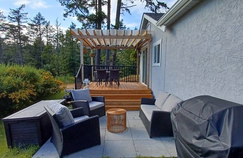 Metchosin Cottage | Private Beachy Cottage in Metchosin close to Trails and Beaches