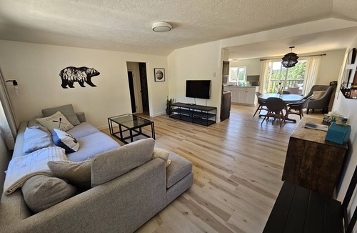 Metchosin Cottage | Private Beachy Cottage in Metchosin close to Trails and Beaches