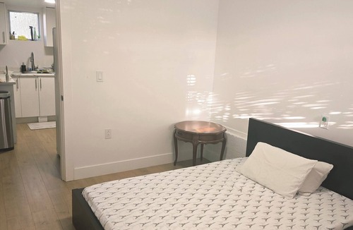 Delta Bed & Breakfast | Private bedroom (2) in shared suit