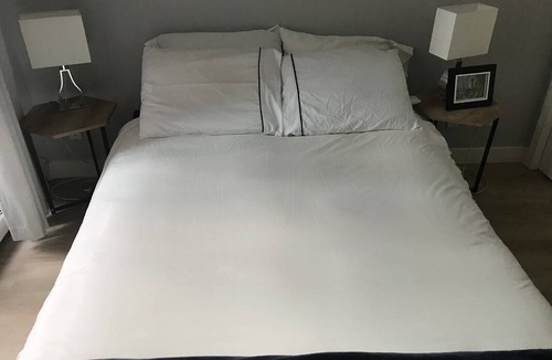 Downtown Calgary Resort | Private room ∙ 1 guest