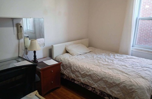 Cote-Des-Neiges—Notre-Dame-De-Grace Resort | Private room ∙ 1 guest
