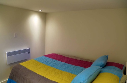 Cote-Des-Neiges—Notre-Dame-De-Grace Resort | Private room ∙ 2 guests