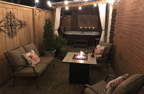 Port Weller West Villa | Private Coachhouse + Hot Tub in the heart of Niagara