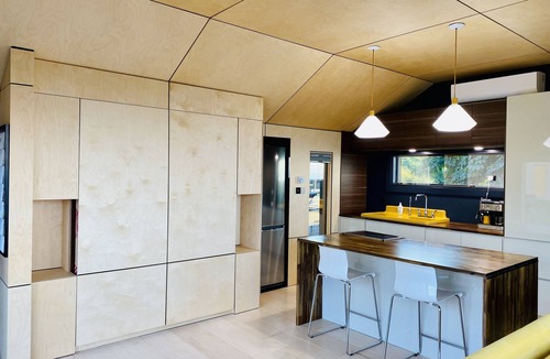 Kings County House | Private Coastal Waterfall Escape, for Couples- Tides, Sauna, 55' Ocean Falls