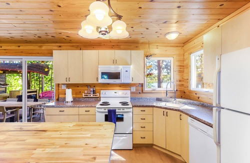 Garson Cottage | Private cottage that fits multiple families! Quiet lake, hot tub, sauna & beach
