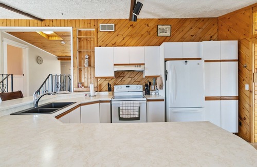 Heckmans Island Cottage | Private cottage on the ocean with a beautiful view that you’ll love.
