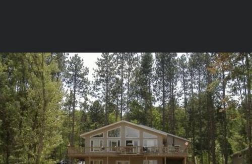 L'Isle-aux-Allumettes House | Private cottage with sand beach and snowmobile trails