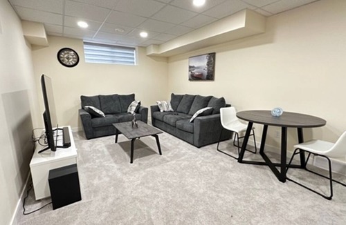 Fort Gary House | Private Cozy 1 Bedroom Basement Suite