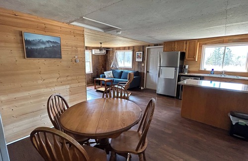 Five Islands Cottage | Private Cozy Acreage in nature (pets welcome)