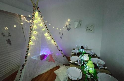 Burnaby Villa | Private Cozy and Spacious 2br Home with TeePee Dining Room! Private Parking! Self Check-in