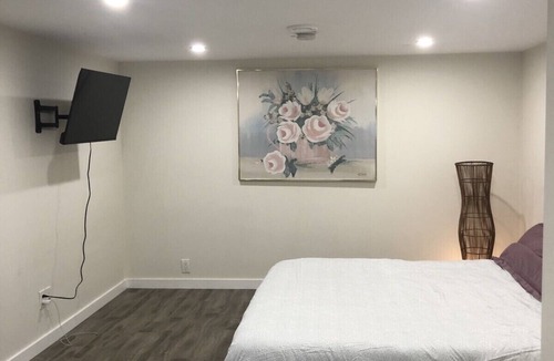 Centennial Park House | Private cozy basement apartment unit located in quite neighborhood