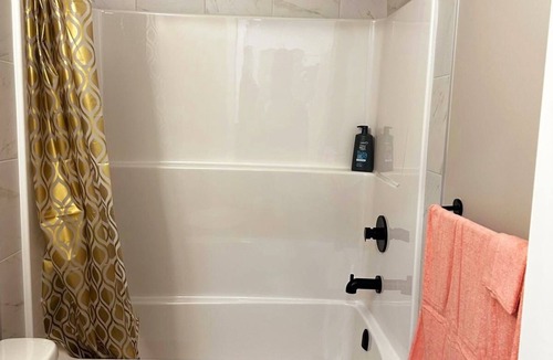 Airdrie House | Private, Cozy, Lux, Spacious One Bedroom Suite