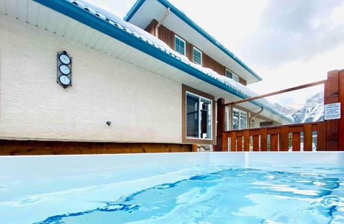 Harvie Heights Condo | PRIVATE Entrance, Mountain View ,2 BR/1.5 BT