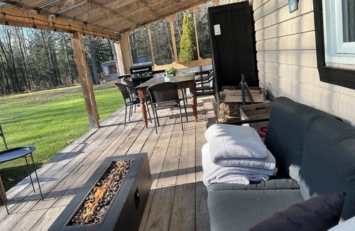 Bromont Apartment | PRIVATE FOREST WITH PATHS AND POND ON THE DOORSTEP. YOUR DOG OFF-LEASH EVERYWHERE.