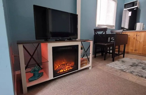 Port Alberni House | Private Guest Suite with Hot Tub - Close to Trails