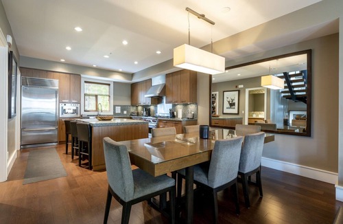 Whistler Apartment | Private Hot Tub | Garage | AC | Secure mud room