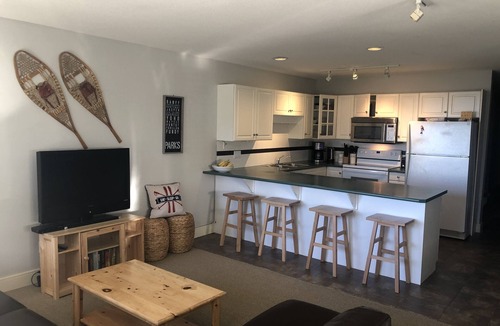 Big White Ski Resort Condo | Private Hot Tub! LOCATION! Ski in/out on Perfection Run, 5 min walk to village