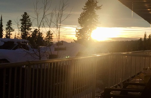 Big White Ski Resort Condo | Private Hot Tub! LOCATION! Ski in/out on Perfection Run, 5 min walk to village