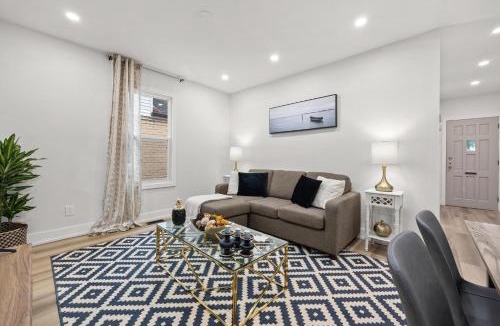 Woodbine Heights Apartment | Private House with parking & steps to subway
